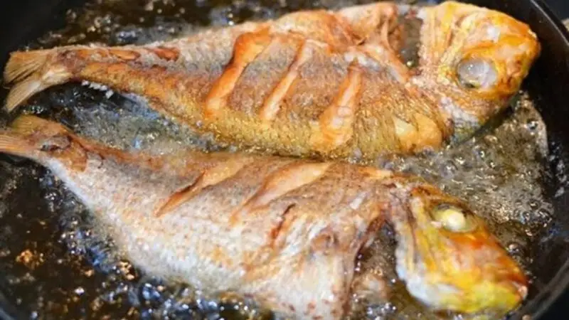 Mẹo rán cá không bị dính chảo – Giòn ngon, nguyên vẹn từng miếng